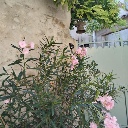 Chez Les Filles Bed & Breakfast Dions Exterior foto