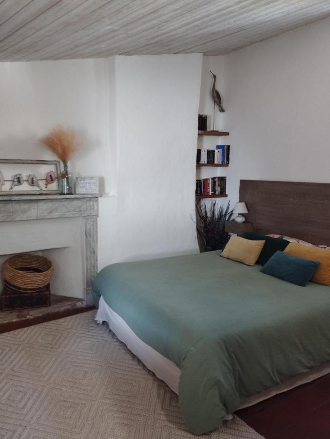 Chez Les Filles Bed & Breakfast Dions Exterior foto