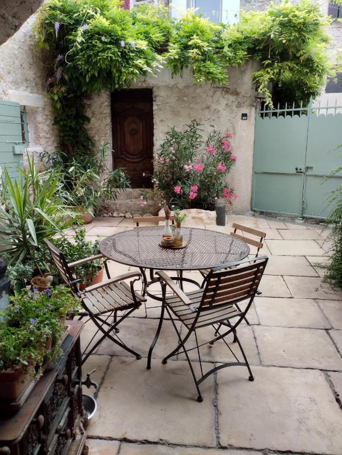 Chez Les Filles Bed & Breakfast Dions Exterior foto